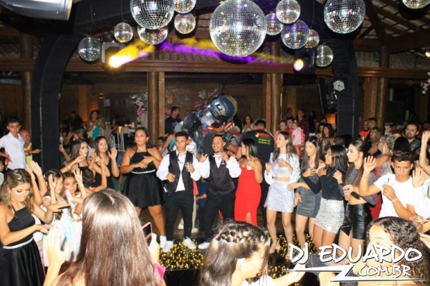 Você também pode ver as fotos usando as setas do seu teclado! Experimente!