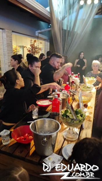 Você também pode ver as fotos usando as setas do seu teclado! Experimente!