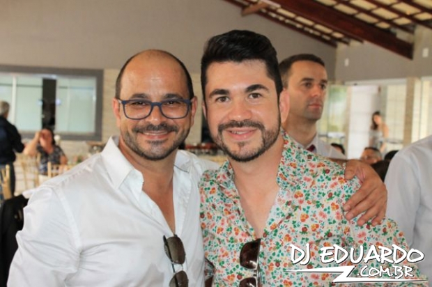 Você também pode ver as fotos usando as setas do seu teclado! Experimente!